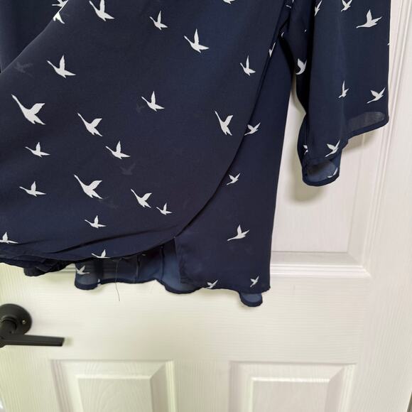 Catherines Women's Navy Stork Print Roll Tab Sleeve Top Size 4X-30/32W - Picture 7 of 10